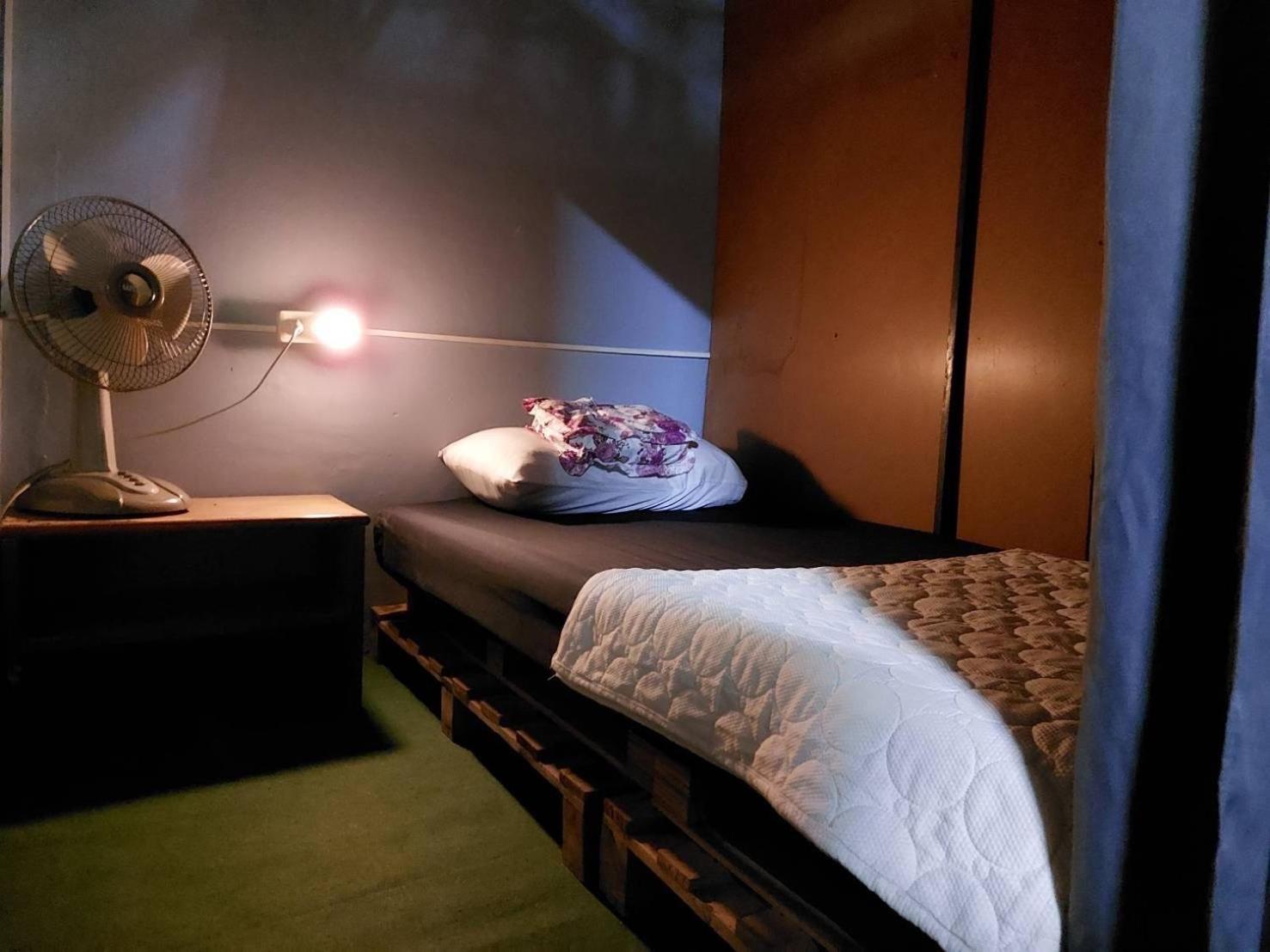 Hostelbed And Retreat Фитсанулок Екстериор снимка