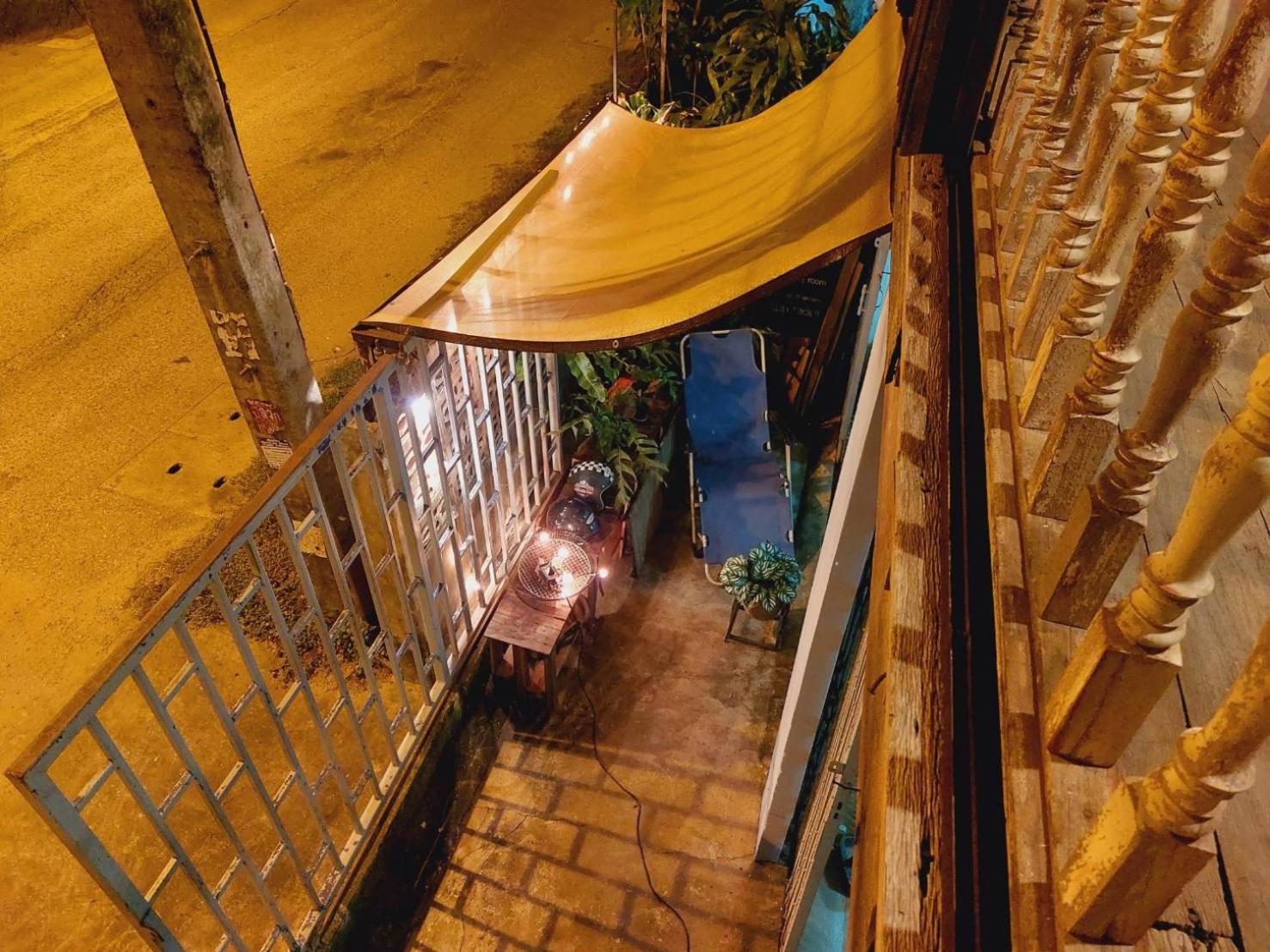 Hostelbed And Retreat Фитсанулок Екстериор снимка