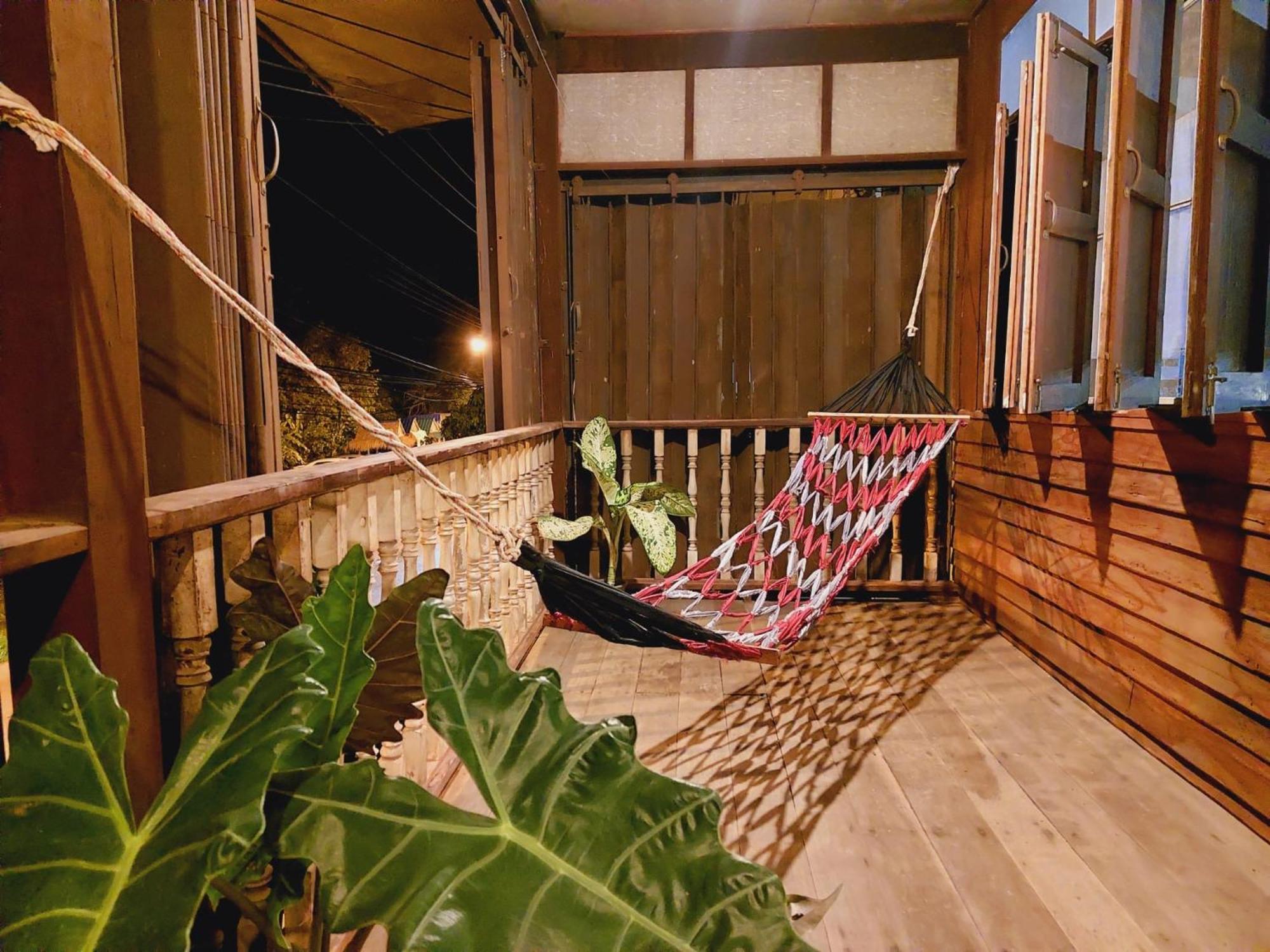 Hostelbed And Retreat Фитсанулок Екстериор снимка
