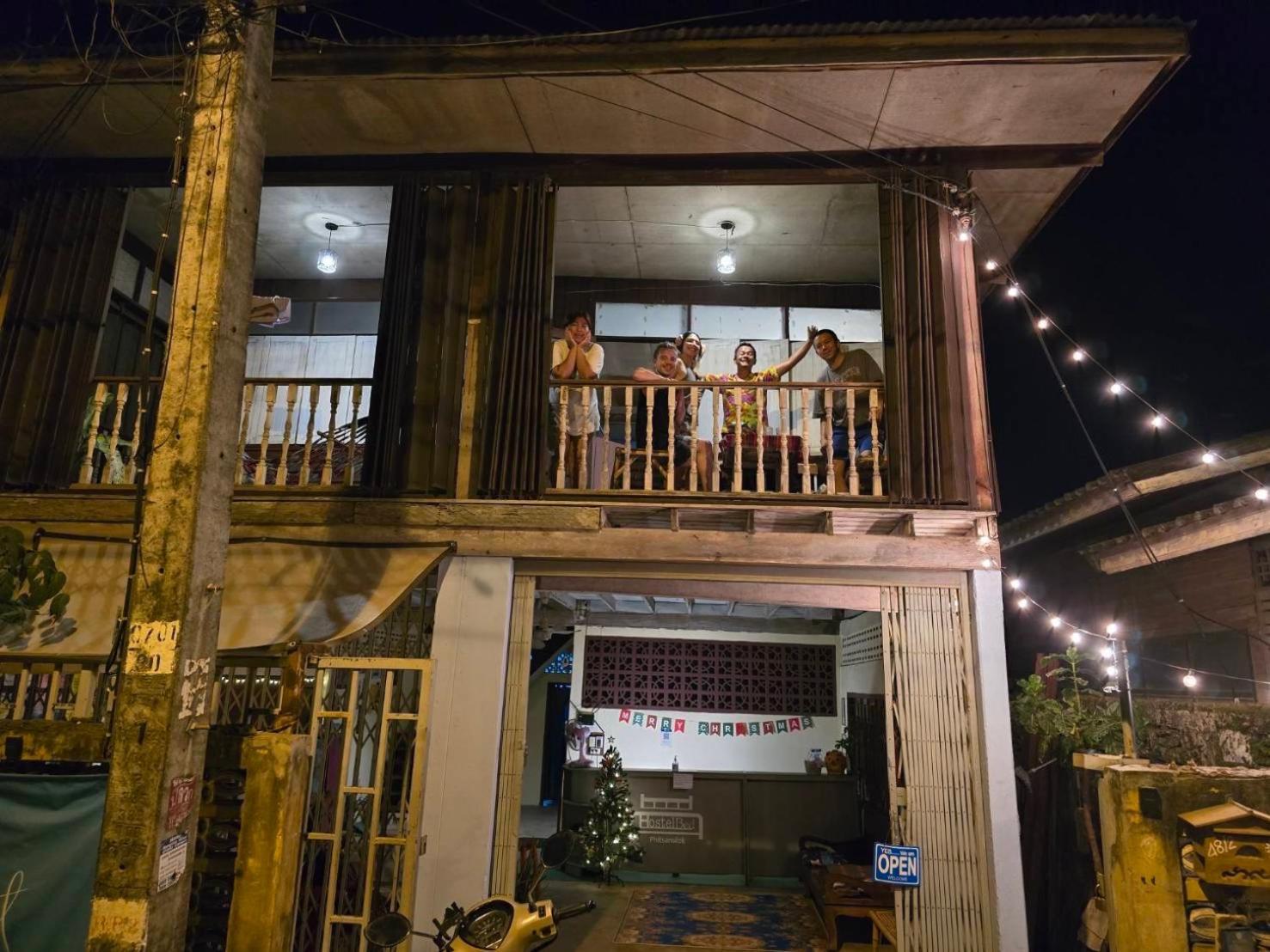 Hostelbed And Retreat Фитсанулок Екстериор снимка